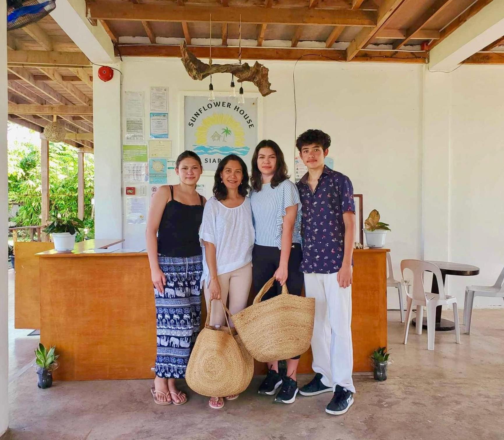Siargao Sunflower Suites 제너럴 루나 외부 사진