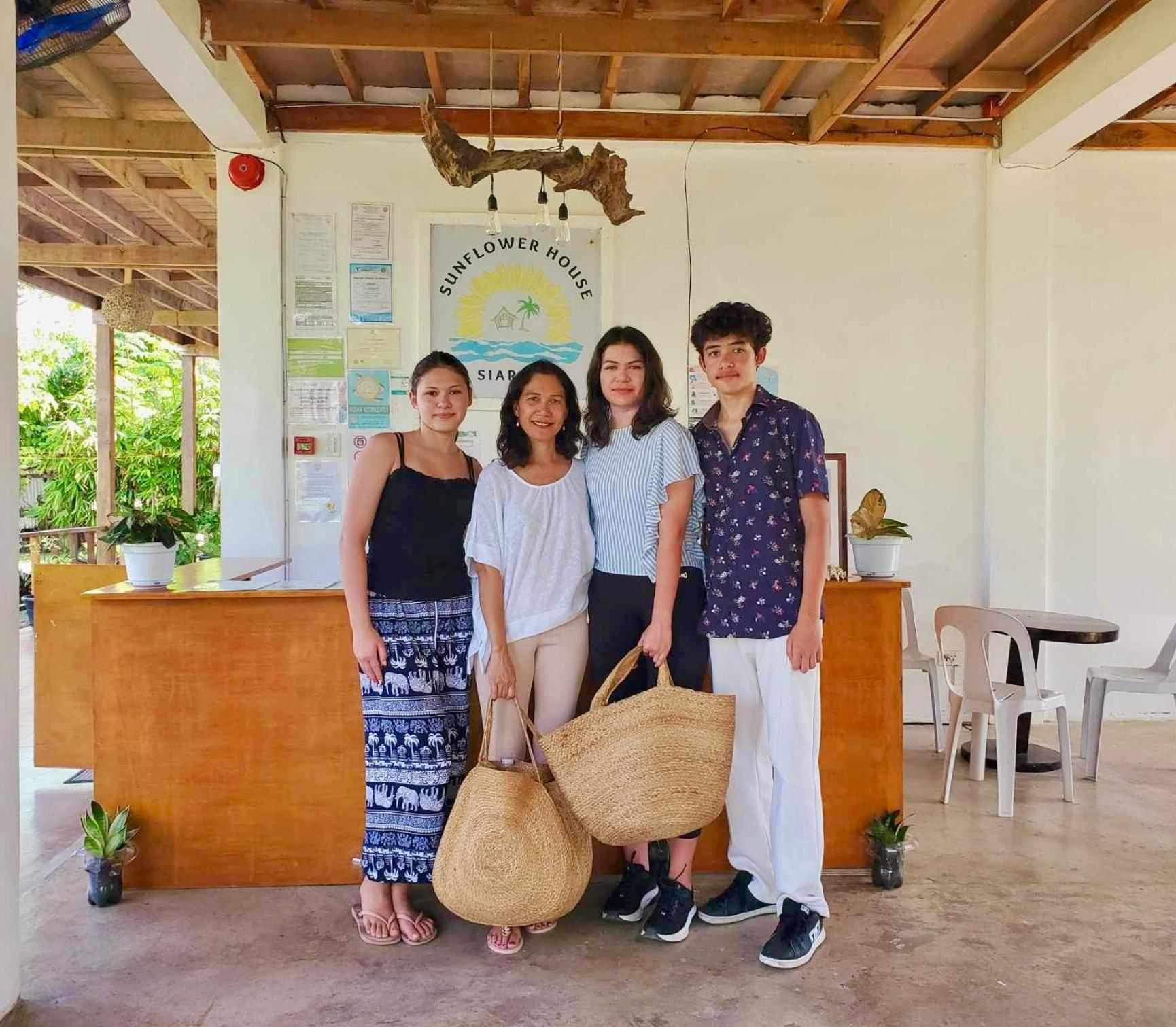 Siargao Sunflower Suites 제너럴 루나 외부 사진